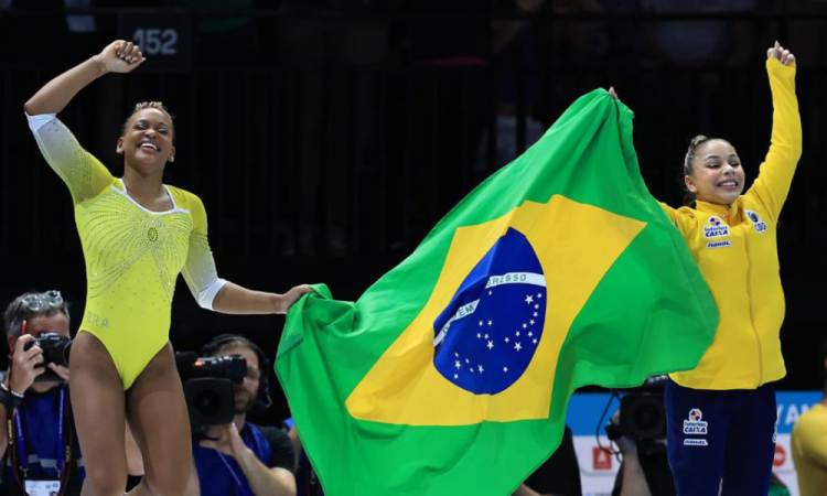 Rebeca Andrade supera Simone Biles e conquista o ouro no salto no