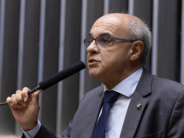 Bandeira de Mello é retirado de processo sobre tragédia do Ninho