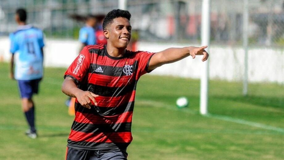 Flipe Chrysman jogando pelo Flamengo