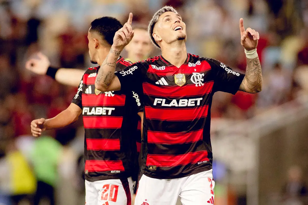 Varela comemora gol e titularidade contra o Palmeiras 1 Varela