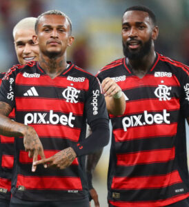 Capitão do Flamengo se emociona em casamento de companheiro 1 wesley e Gerson