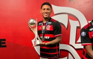 Rayan Lucas volante do Flamengo chega a Lisboa para reforcar 696x444 1