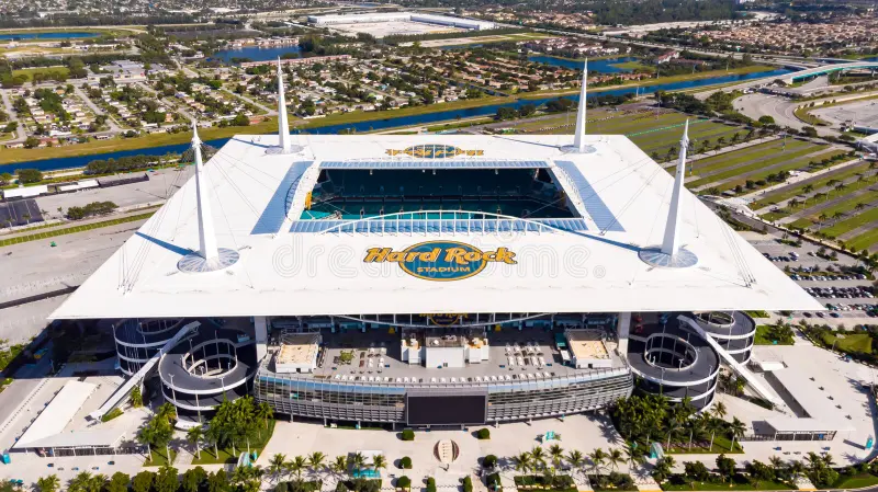 vista aerea fotografia drone do estadio hard rock dos golfinhos de miami no stadium super bowl liv stadiu gardens florida usa 165328583