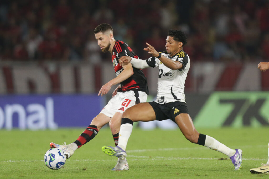 Filipe Luís, do Flamengo, sobre Jorginho: "É um treinador dentro de campo" - diz técnico, em resposta ao Voz do Ninho