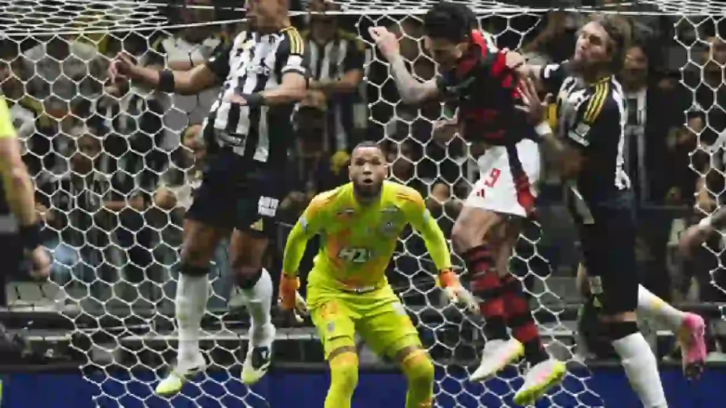 Everson Atletico MG Flamengo