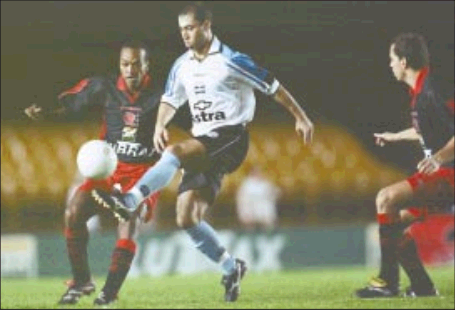 A Maldição do Uniforme 3: confira o histórico de estreias da terceira camisa nas passagens recente do Flamengo