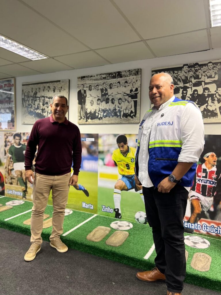 Ídolo do Flamengo, Zinho, visita o Museu da SUDERJ e relembra momentos da carreira