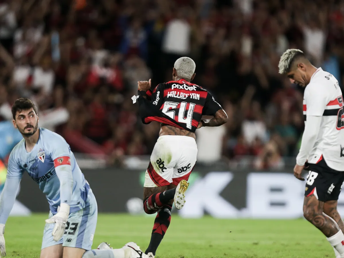 Wallace Yan marca o segundo para o Flamengo contra o Sao Paulo 1