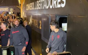 flamengo atrasa mas chega a lima para final da libertadores nos bracos da torcida