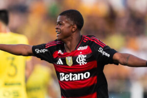 douglas telles atacante do flamengo