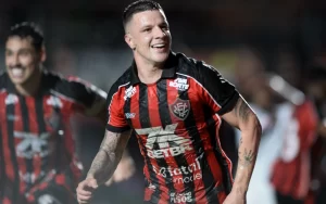 Renato Kayzer Vitoria x Vasco 01 scaled aspect ratio 512 320