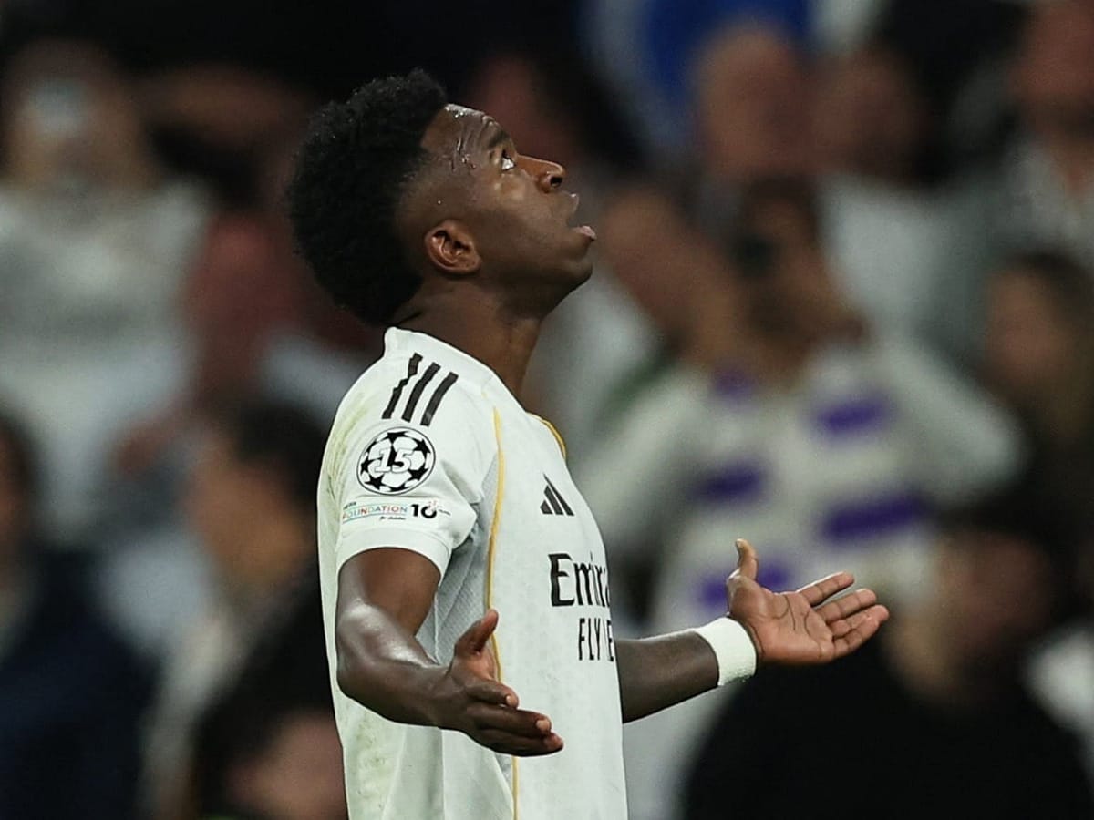 vini jr comemorando gol na vitoria contra o benfica