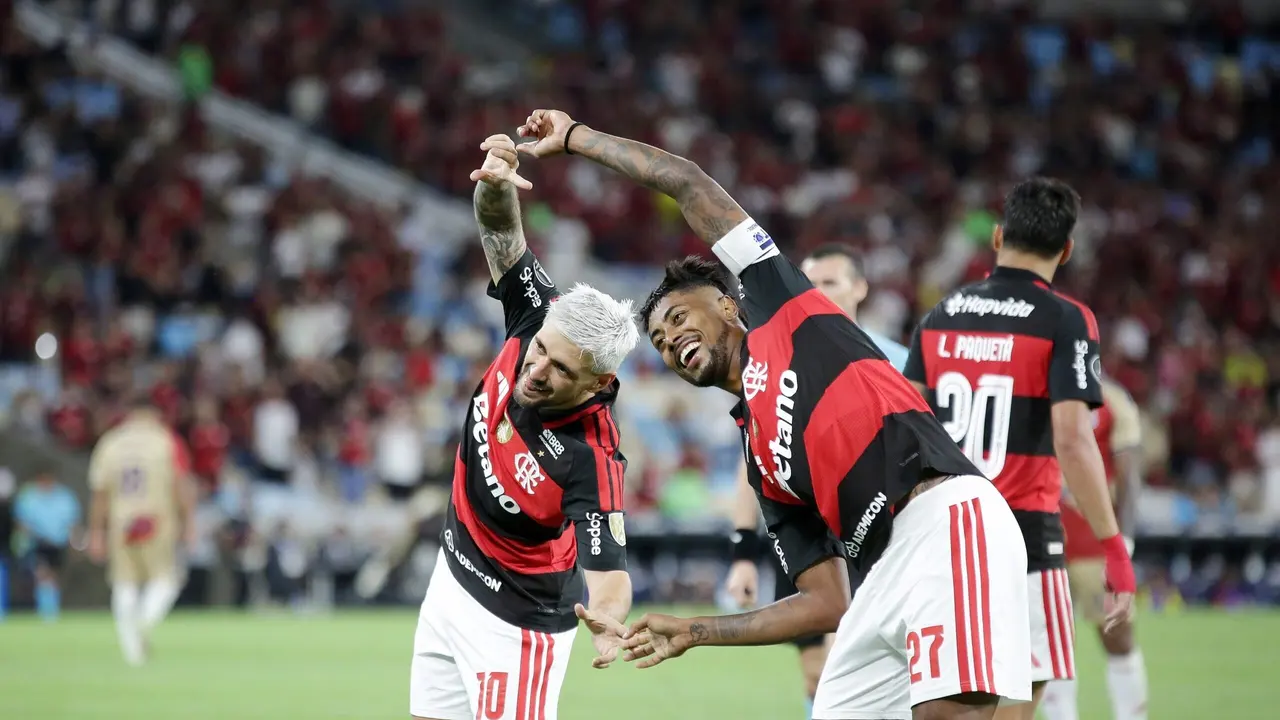 Arrascaeta Bruno Henrique Flamengo Independiente Medellin scaled aspect ratio 512 320